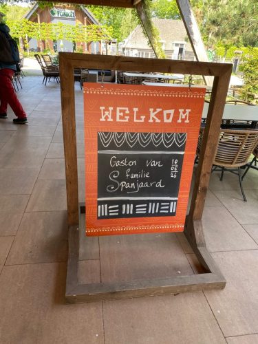 Strikt genomen zijn we geen gasten maar de familie zelf..........
